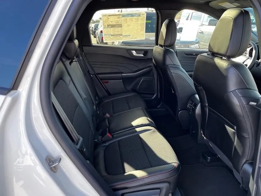 2025 Ford Escape ST-Line photo 1