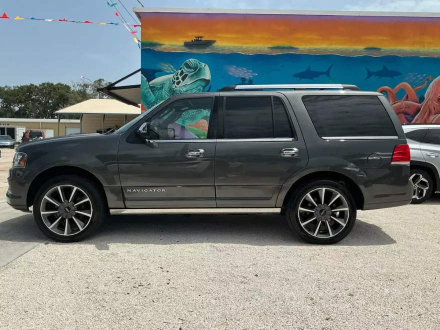 2017 Lincoln Navigator Reserve photo 1