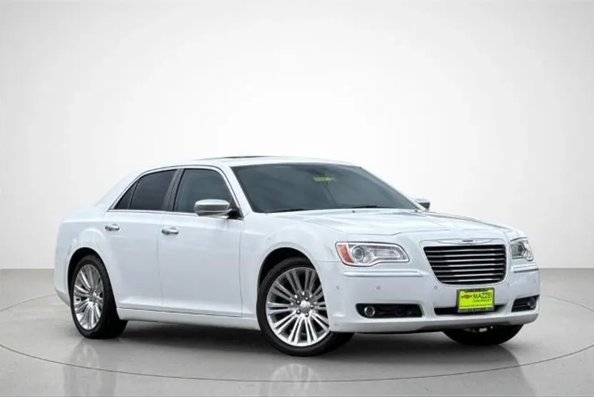 2013 Chrysler 300 Luxury photo 1