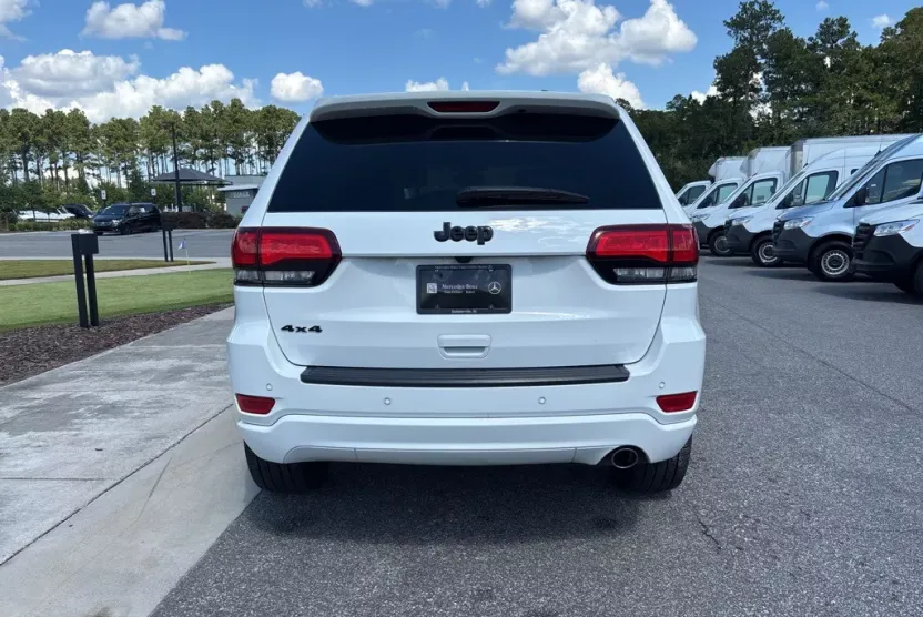 2019 Jeep Grand Cherokee Altitude photo 1
