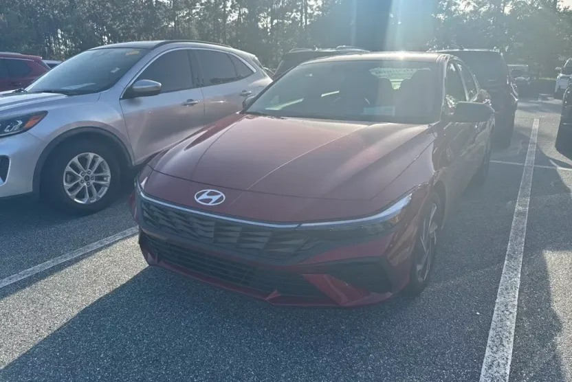 2025 Hyundai Elantra SEL Sport photo 1