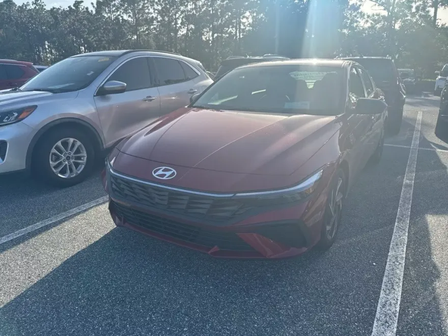 2025 Hyundai Elantra SEL Sport photo 1