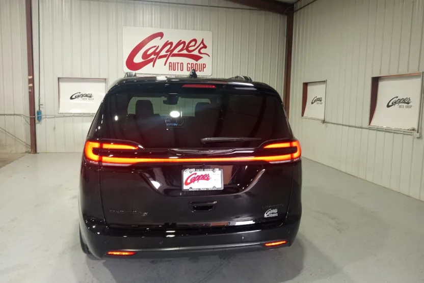 2026 Chrysler Pacifica Limited photo 1