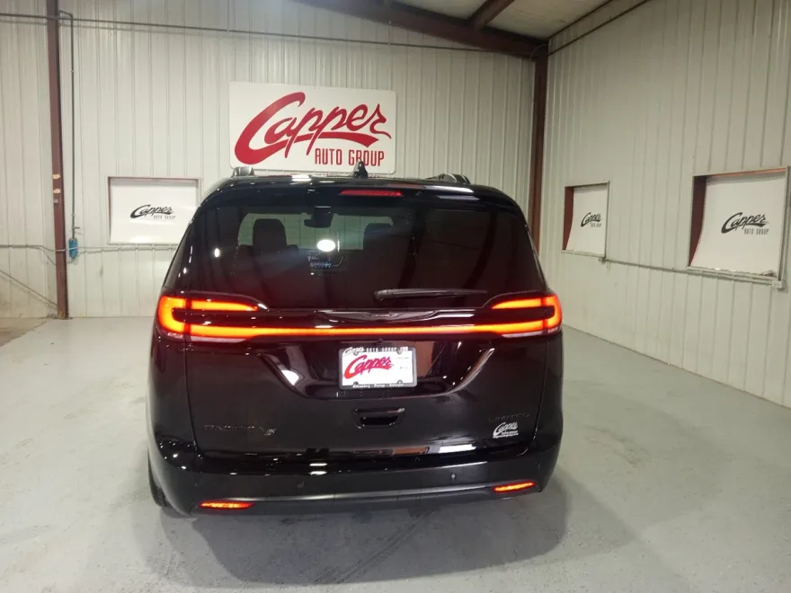 2026 Chrysler Pacifica Limited photo 1