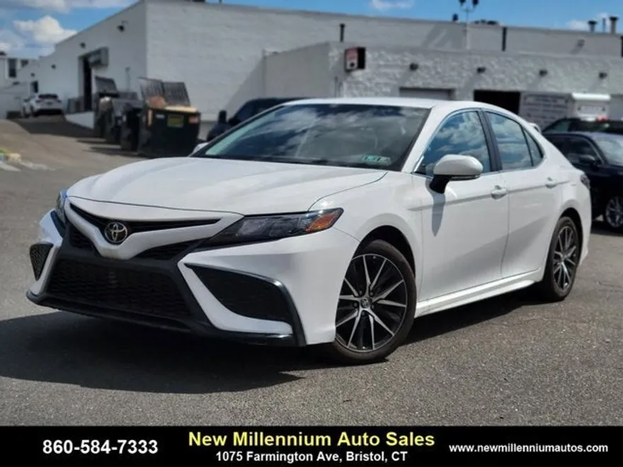 2024 Toyota Camry SE photo 1