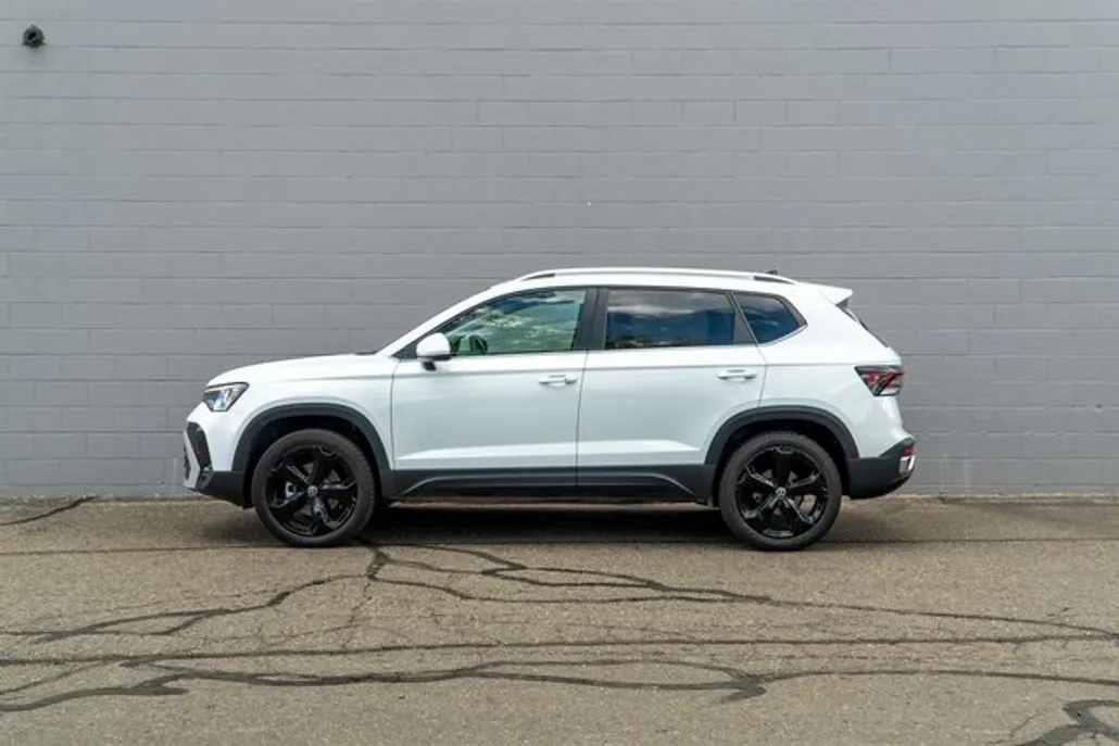 2025 Volkswagen Taos SEL photo 1