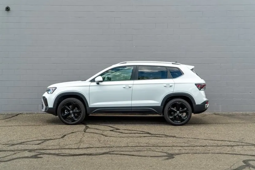 2025 Volkswagen Taos SEL photo 1