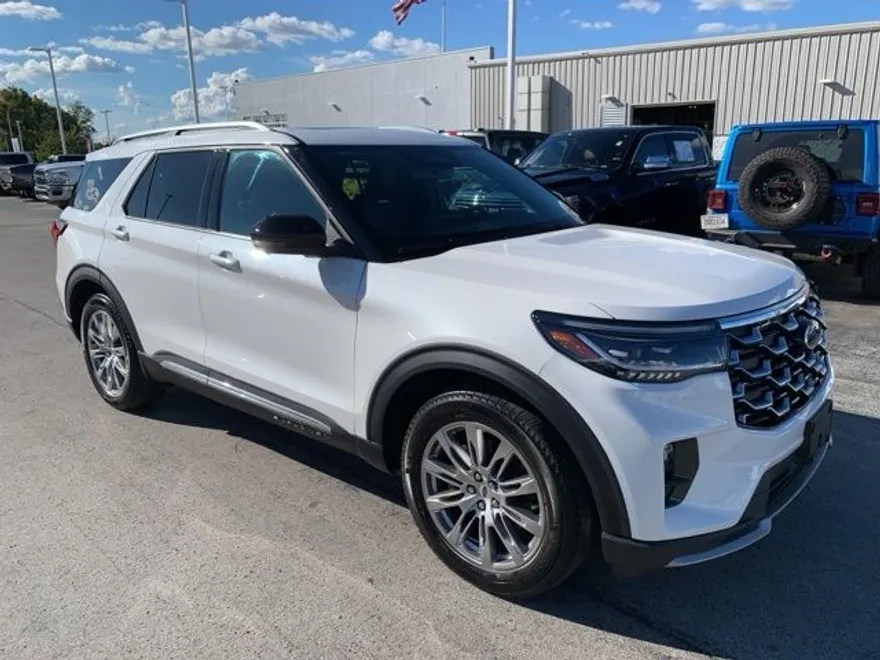 2025 Ford Explorer Platinum photo 1