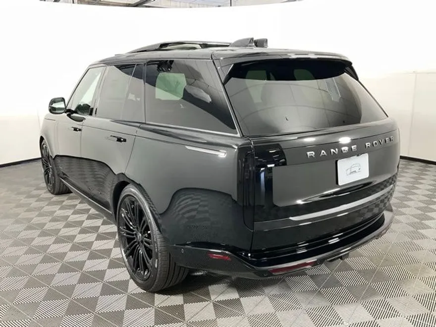 2025 Land Rover Range Rover SE photo 1