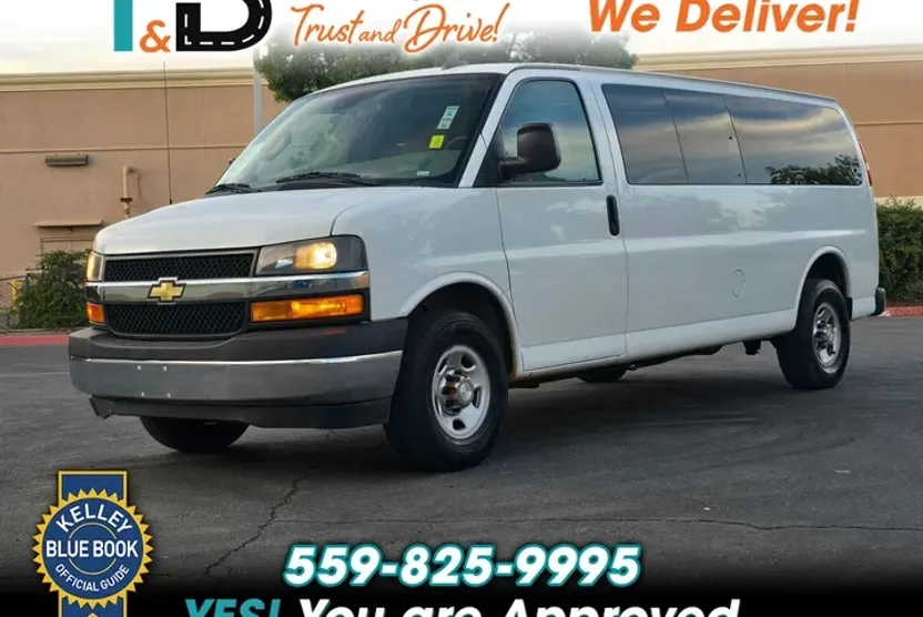 2020 Chevrolet Express 3500 Passenger LT Van photo 1
