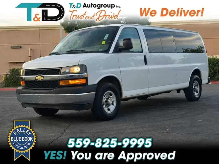 2020 Chevrolet Express 3500 Passenger LT Van photo 1