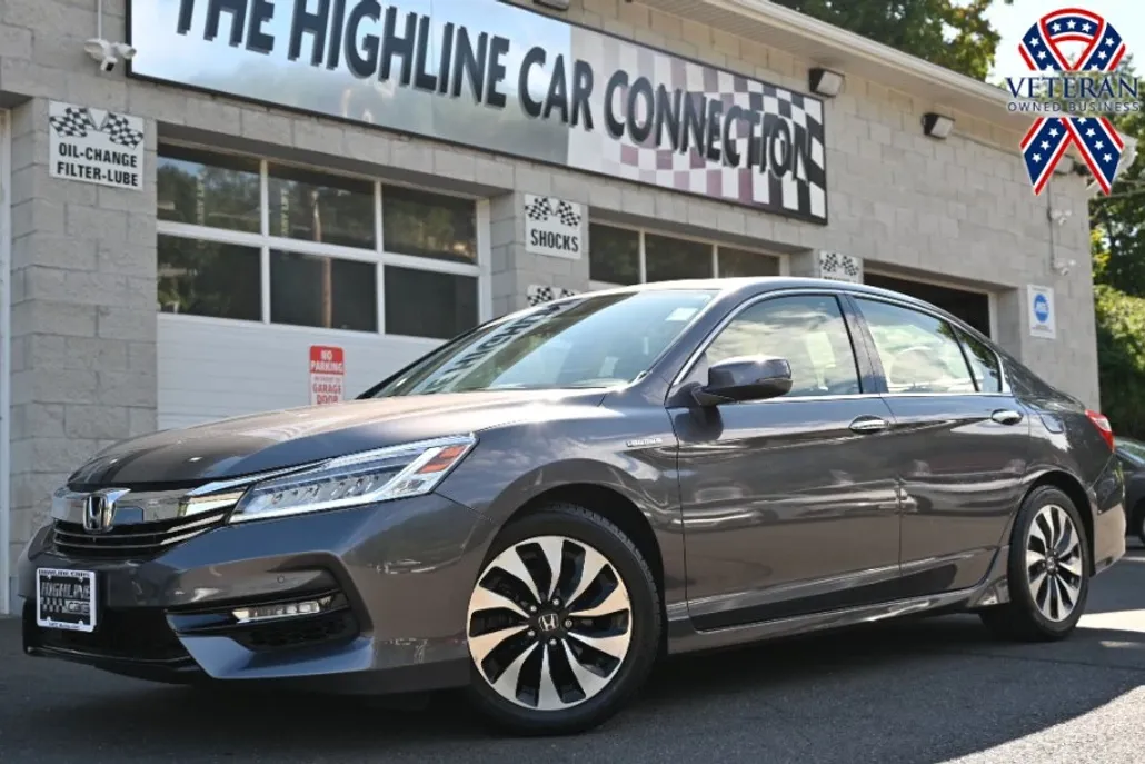 2017 Honda Accord Hybrid Touring photo 1