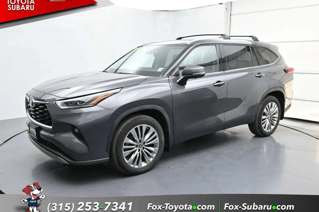 2023 Toyota Highlander Platinum photo 1