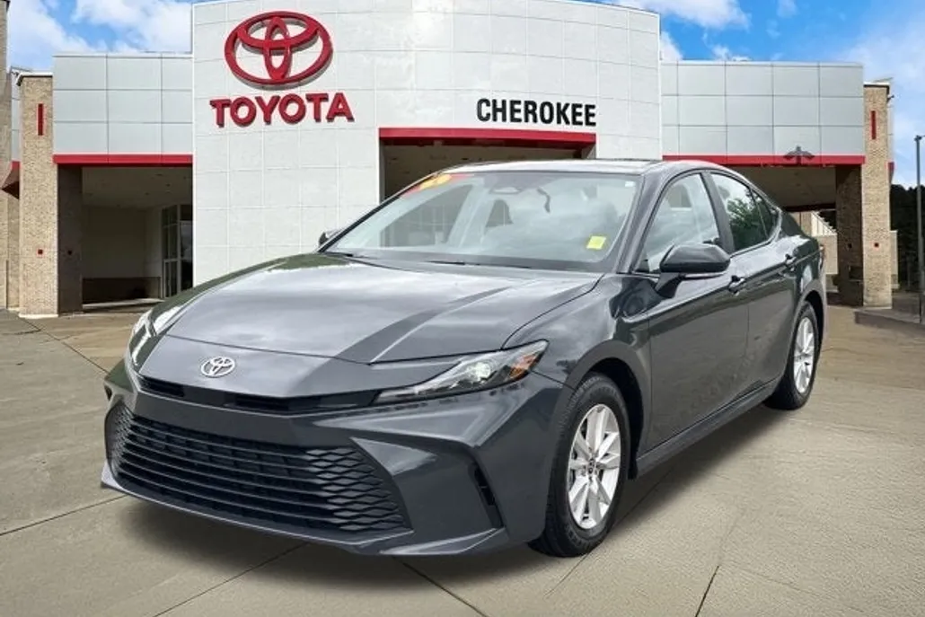 2025 Toyota Camry LE photo 1