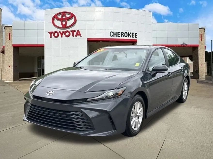 2025 Toyota Camry LE photo 1
