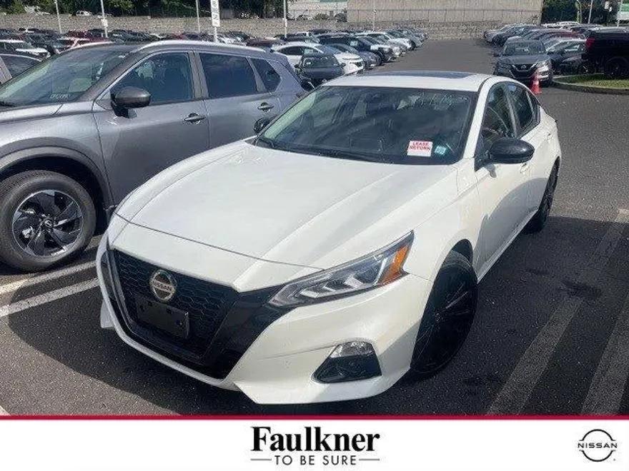 2022 Nissan Altima 2.5 SR photo 1