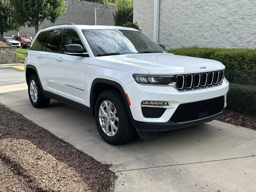 2024 Jeep Grand Cherokee Limited photo 1