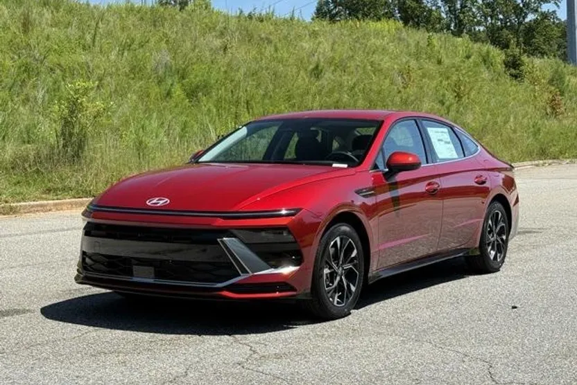 2025 Hyundai Sonata SEL photo 1