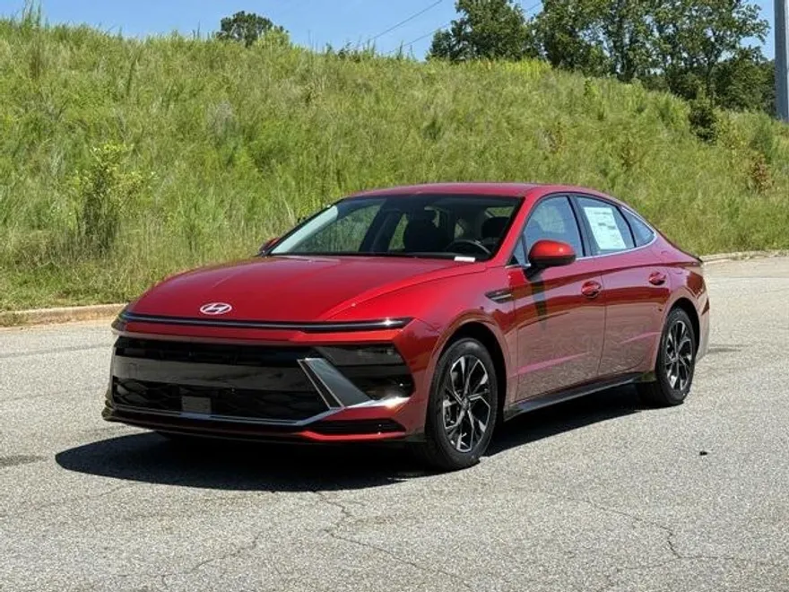 2025 Hyundai Sonata SEL photo 1