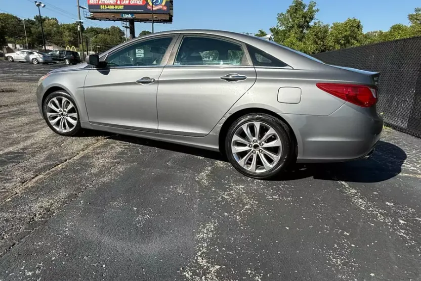 2011 Hyundai Sonata Limited photo 1