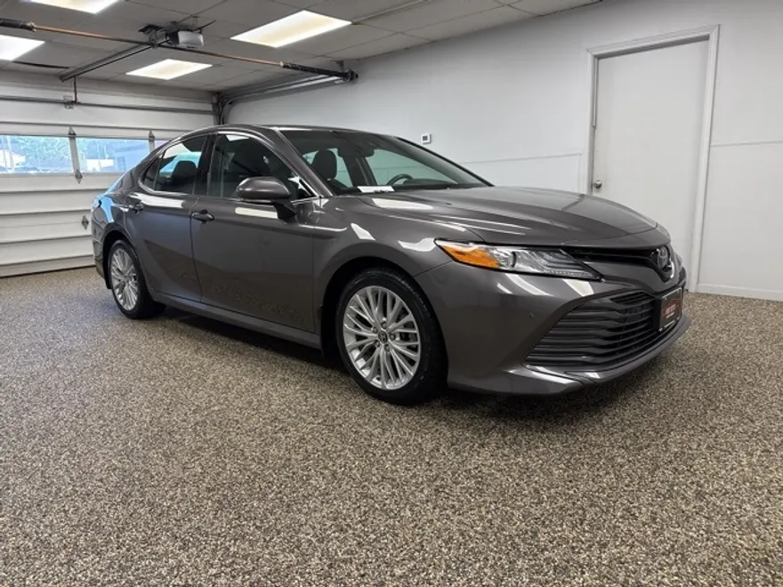 2018 Toyota Camry XLE photo 1