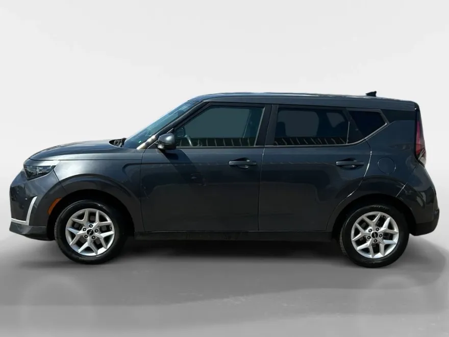 2023 Kia Soul LX photo 1