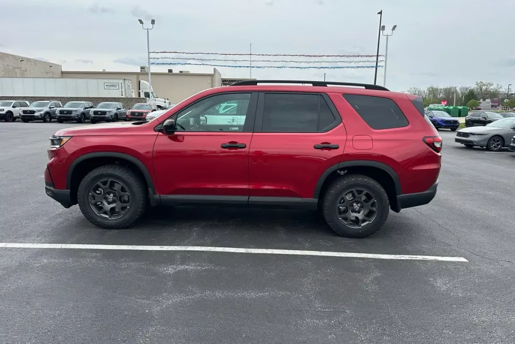 2025 Honda Pilot TrailSport photo 1