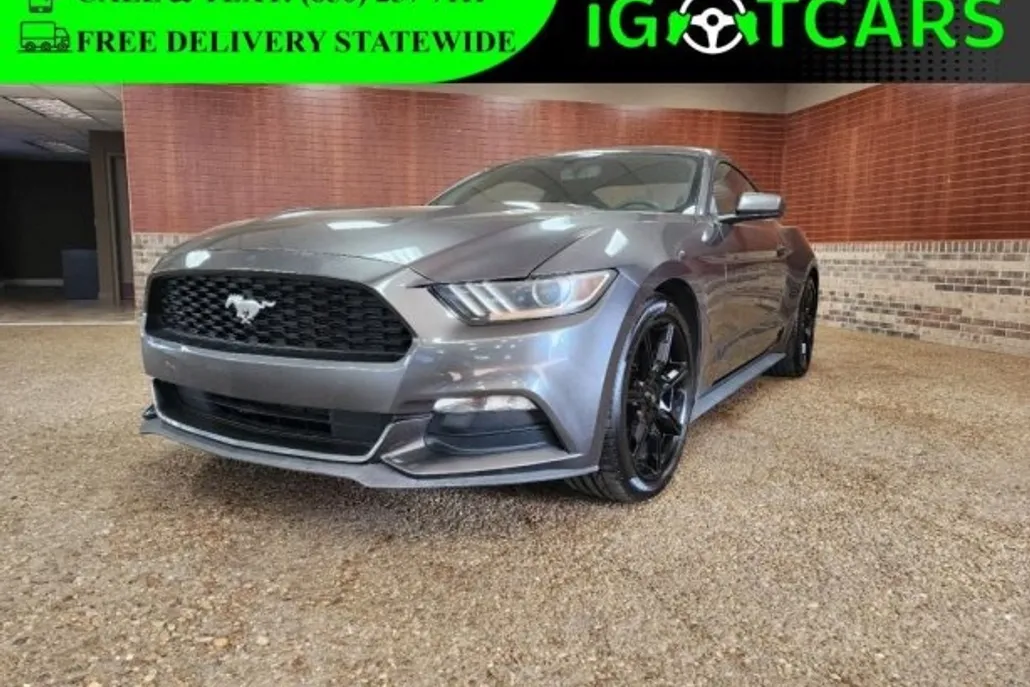 2017 Ford Mustang V6 photo 1