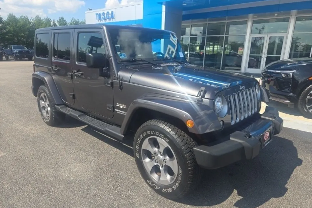 2017 Jeep Wrangler Unlimited Sahara photo 1