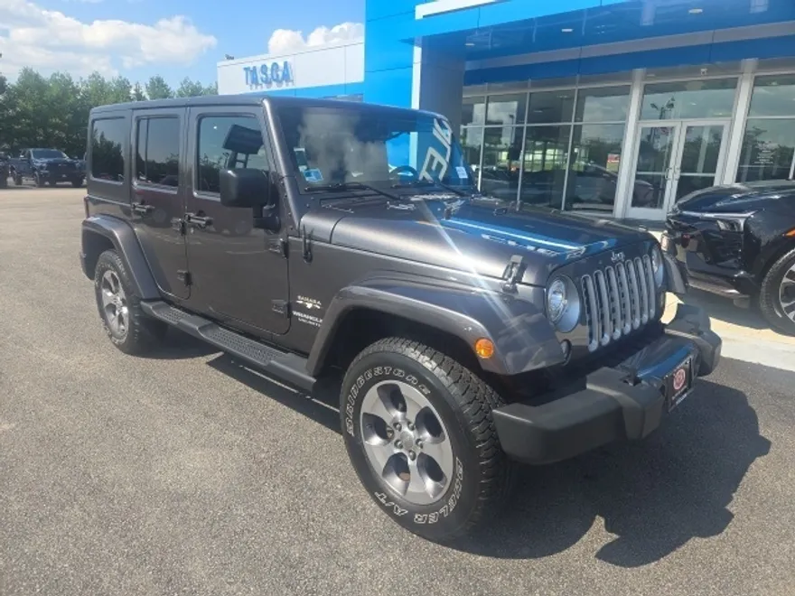 2017 Jeep Wrangler Unlimited Sahara photo 1