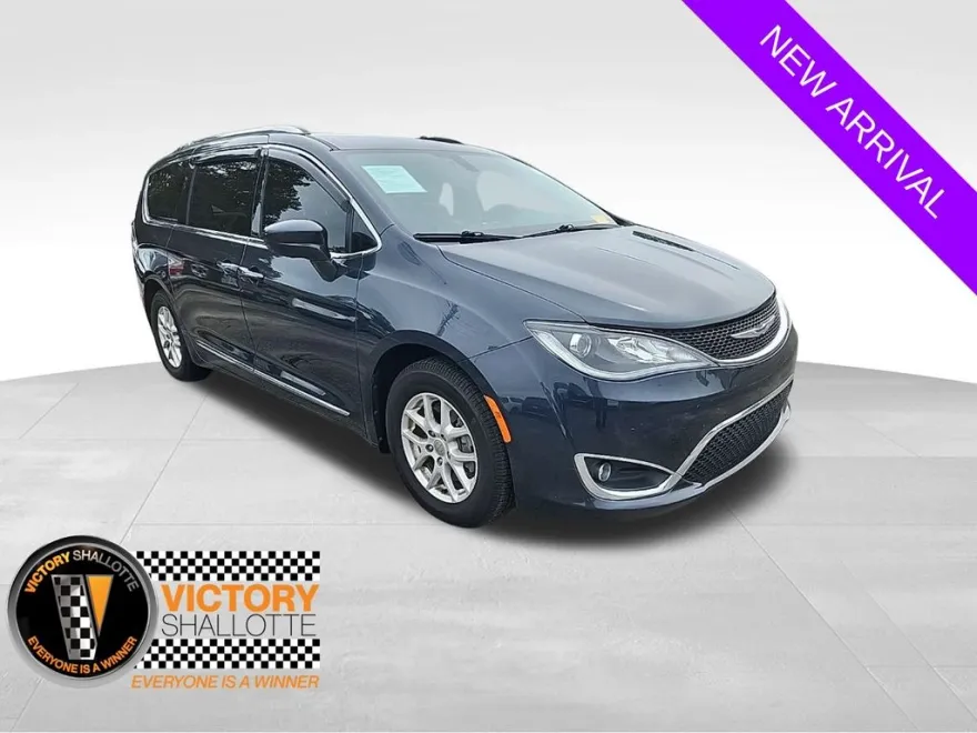 2020 Chrysler Pacifica Touring L photo 1