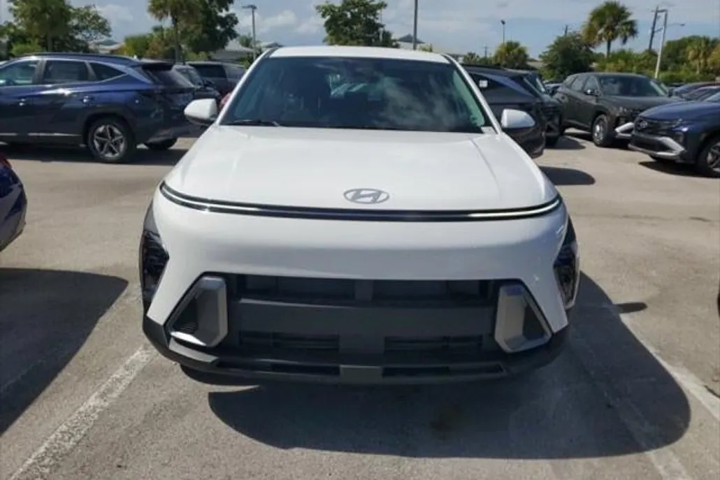 2026 Hyundai Kona SE photo 1