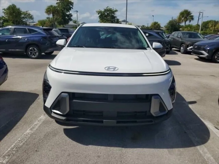 2026 Hyundai Kona SE photo 1