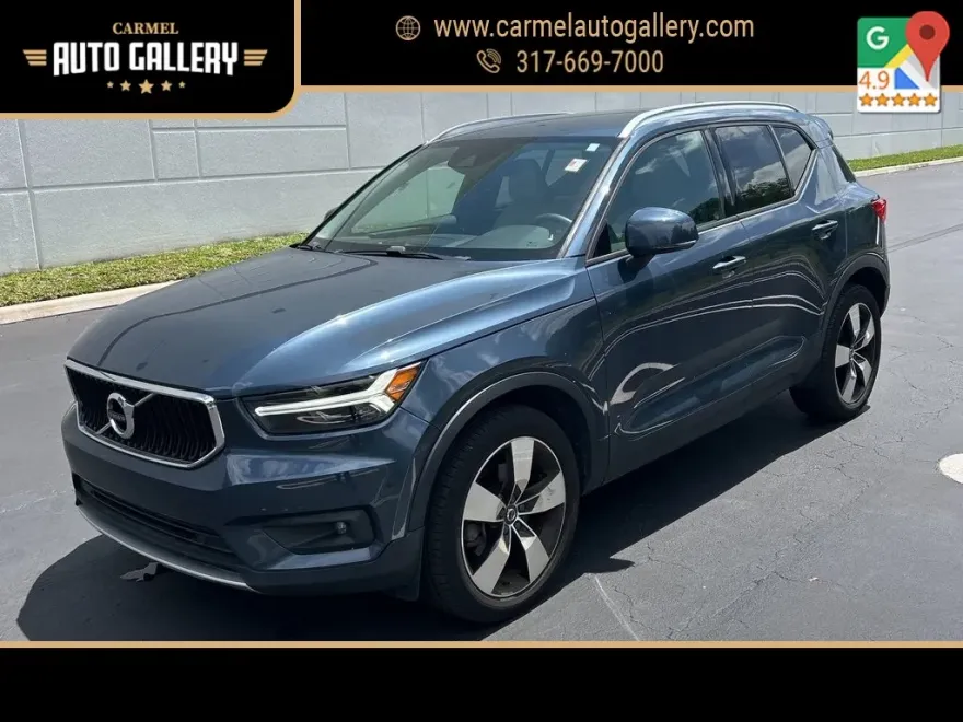 2021 Volvo XC40 Momentum photo 1
