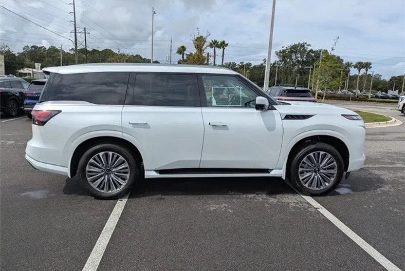 2026 Infiniti QX80 Luxe photo 1