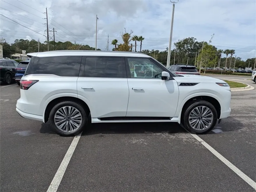 2026 Infiniti QX80 Luxe photo 1