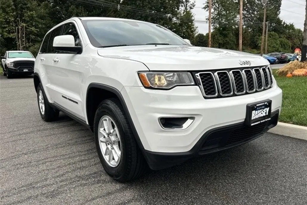 2020 Jeep Grand Cherokee Laredo photo 1