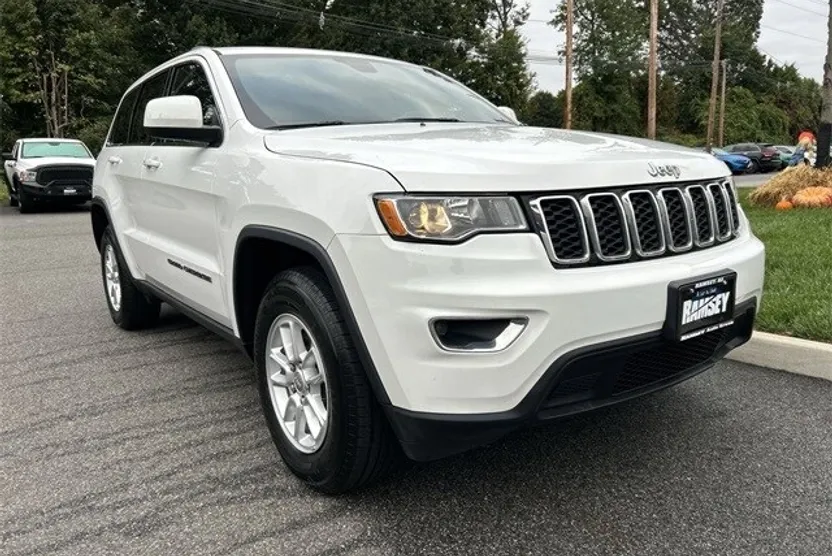 2020 Jeep Grand Cherokee Laredo photo 1