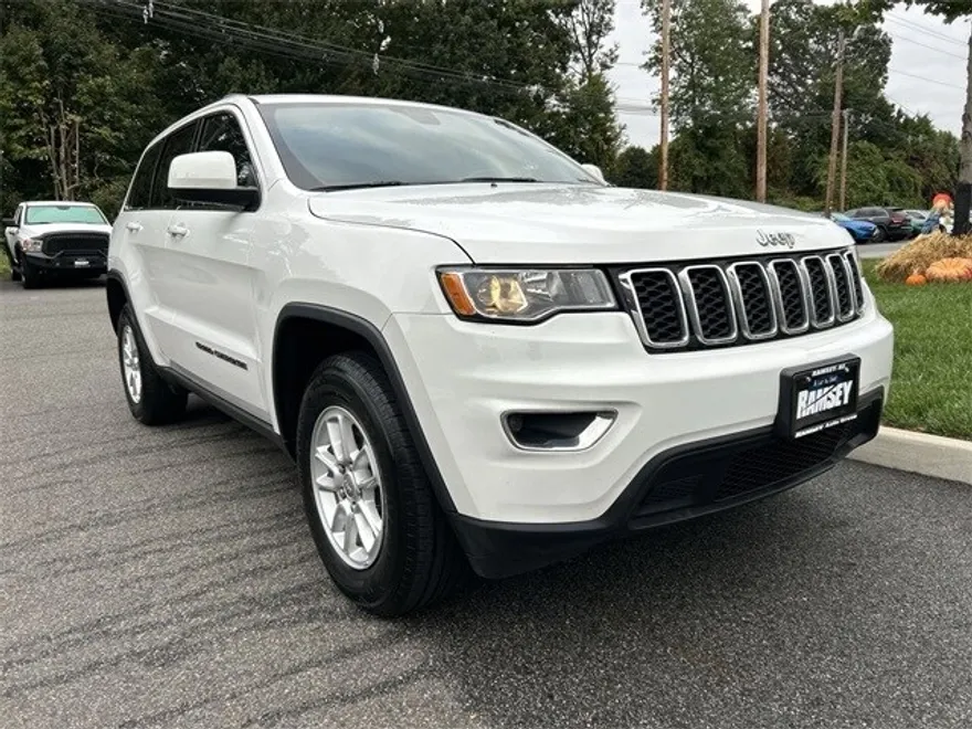 2020 Jeep Grand Cherokee Laredo photo 1