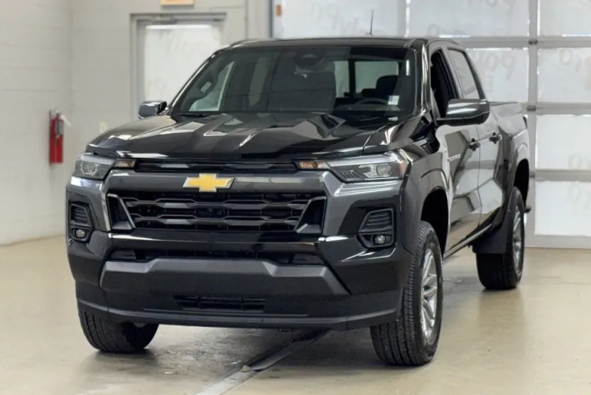 2026 Chevrolet Colorado LT photo 1