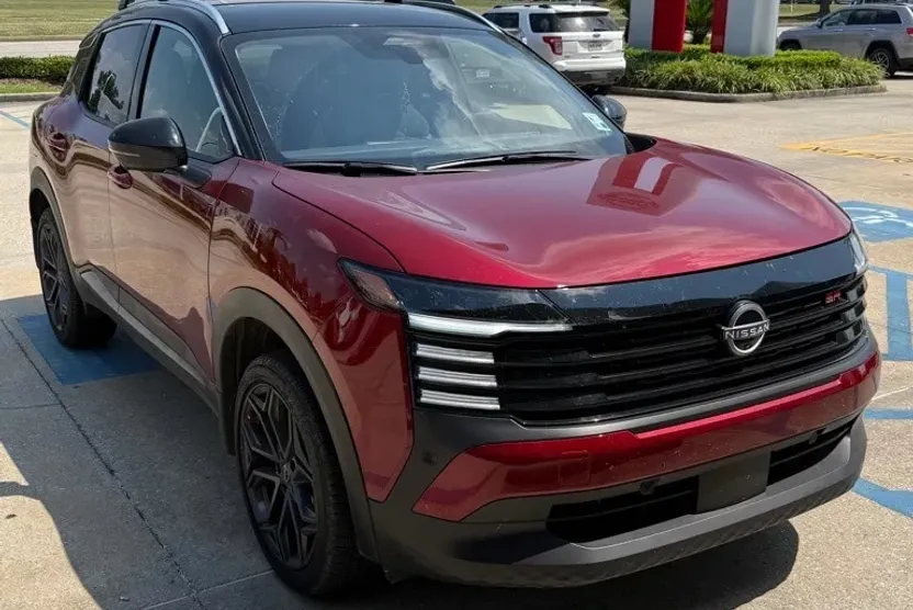 2025 Nissan Kicks SR photo 1