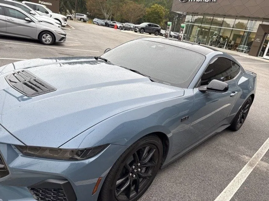 2025 Ford Mustang GT photo 1