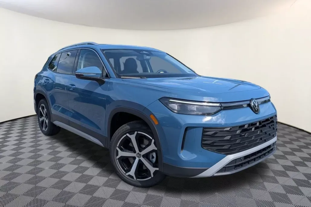 2025 Volkswagen Tiguan SE photo 1