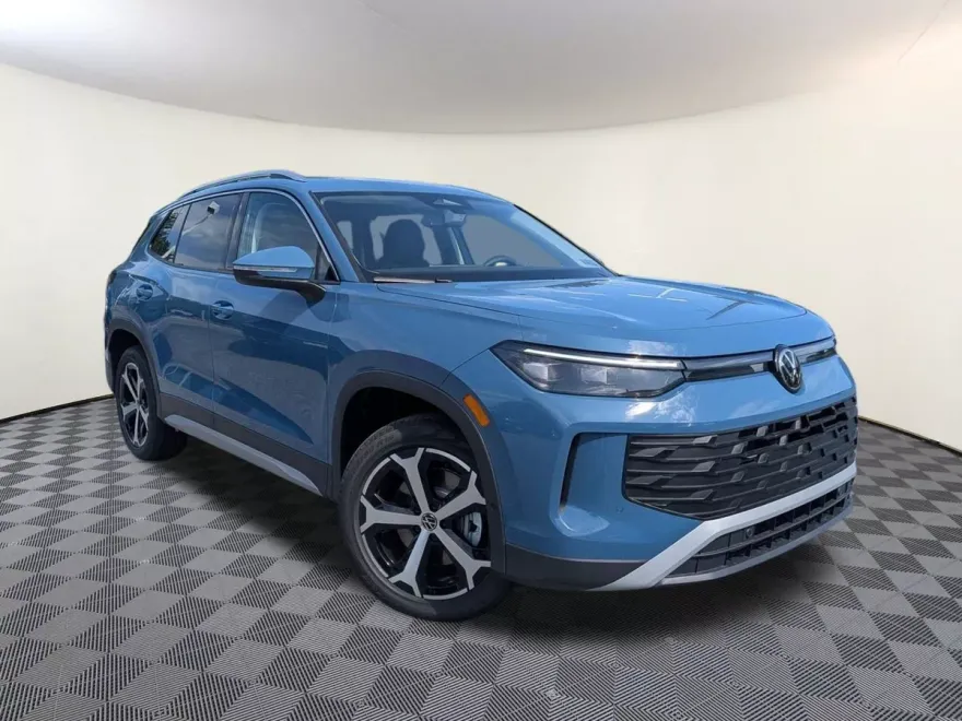 2025 Volkswagen Tiguan SE photo 1