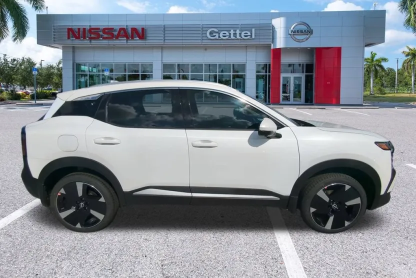 2025 Nissan Kicks SR photo 1