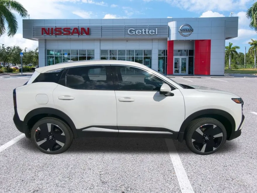 2025 Nissan Kicks SR photo 1