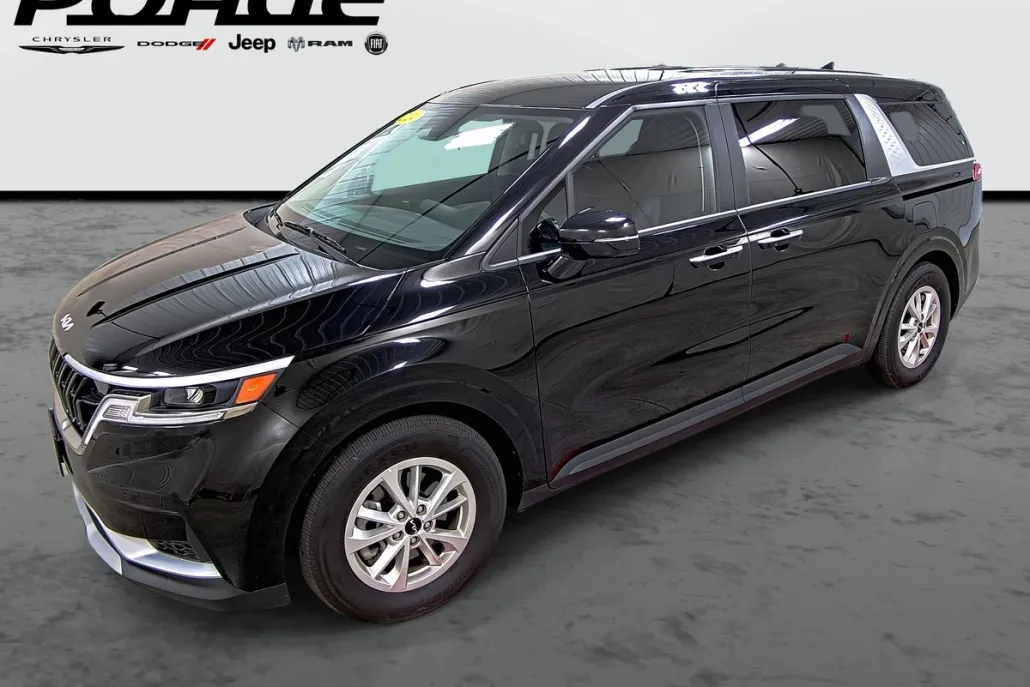 2024 Kia Carnival LX photo 1
