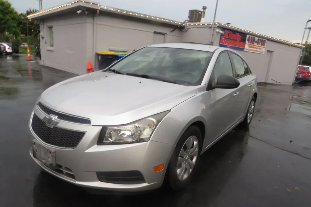 2013 Chevrolet Cruze LS photo 1