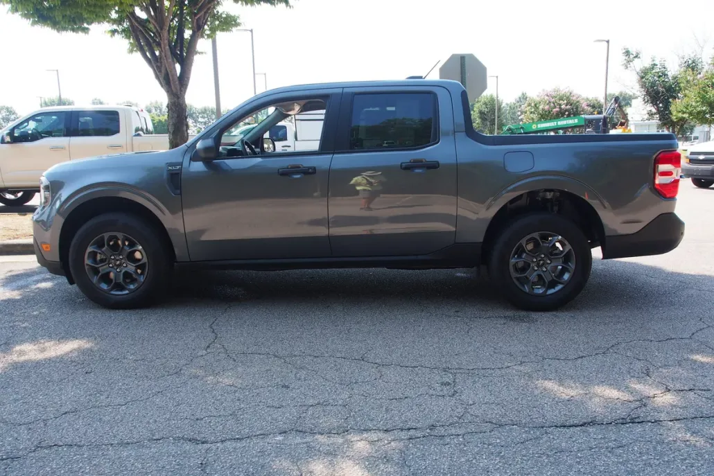2025 Ford Maverick XLT photo 1