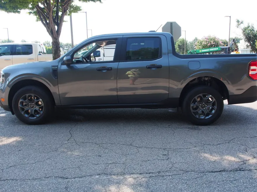 2025 Ford Maverick XLT photo 1